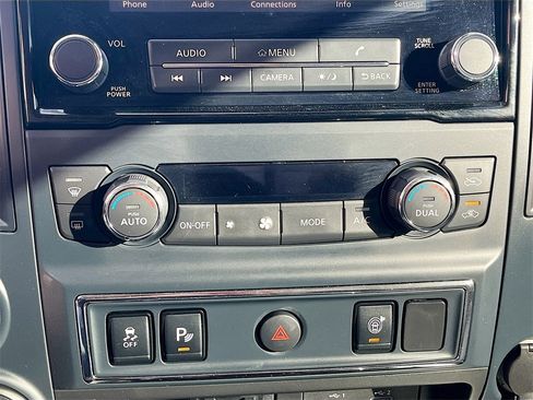 Used 2024 Nissan Titan SV w/ SV Convenience Package image 15