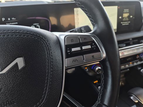 Used 2023 Kia Telluride EX w/ EX Captain's Chair Package image 23