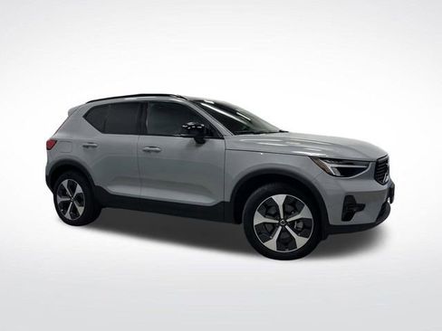 Used 2024 Volvo XC40 B5 Plus image 39