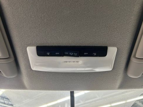 Used 2019 Nissan Kicks SR w/ SR Premium Package FWD image 20