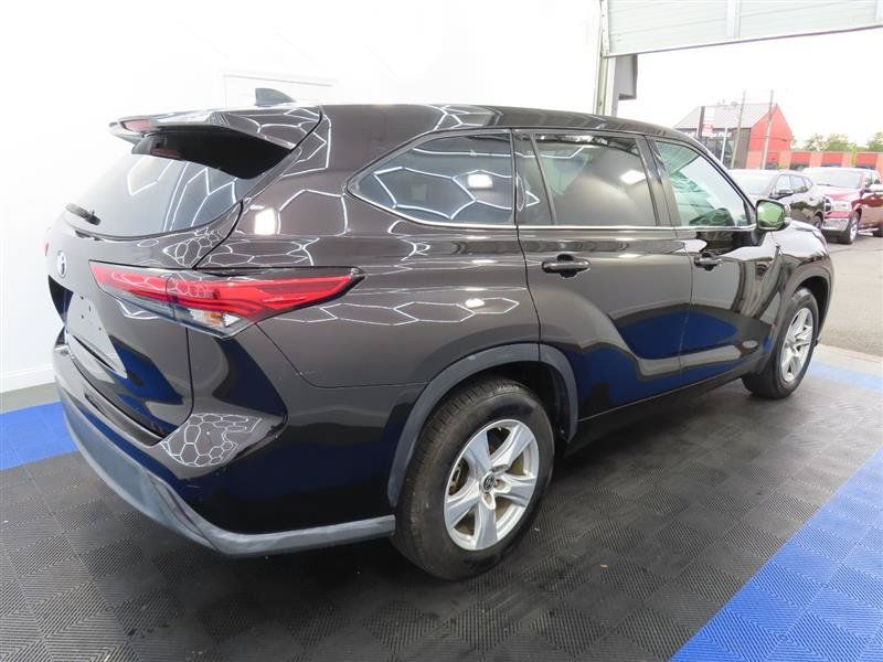Used 2022 Toyota Highlander L FWD image 10