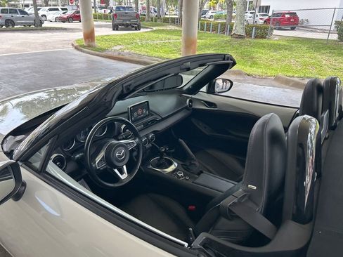 Used 2016 MAZDA MX-5 Miata Grand Touring RWD image 9