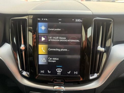 Used 2018 Volvo XC60 T6 Momentum w/ Convenience Package image 18