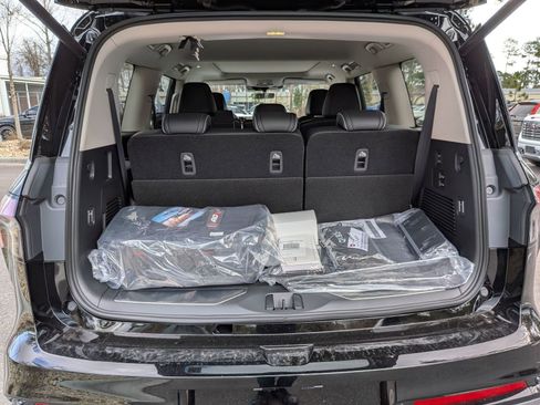 New 2026 INFINITI QX80 Luxe w/ Cargo Package AWD/4WD image 32