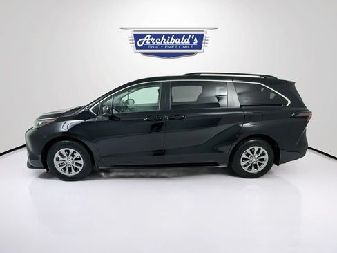 Used 2024 Toyota Sienna LE FWD image 5