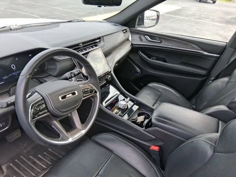 Used 2021 Jeep Grand Cherokee L Overland w/ Luxury Tech Group IV AWD/4WD image 17