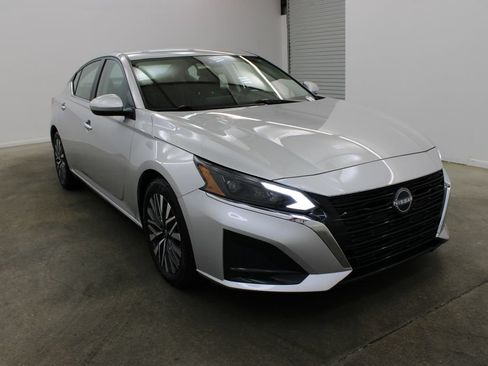 Used 2024 Nissan Altima 2.5 SV FWD image 6