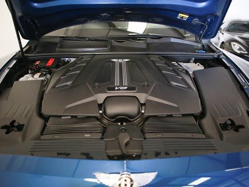 Used 2019 Bentley Bentayga image 27