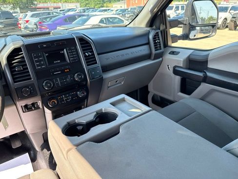 Used 2017 Ford F250 XL w/ Power Equipment Group AWD/4WD image 8
