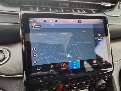 Certified 2022 Jeep Grand Cherokee L Limited w/ Luxury Tech Group II image 15