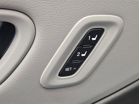 New 2025 Honda Pilot Touring image 13