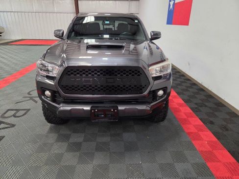 Used 2016 Toyota Tacoma TRD Sport image 17