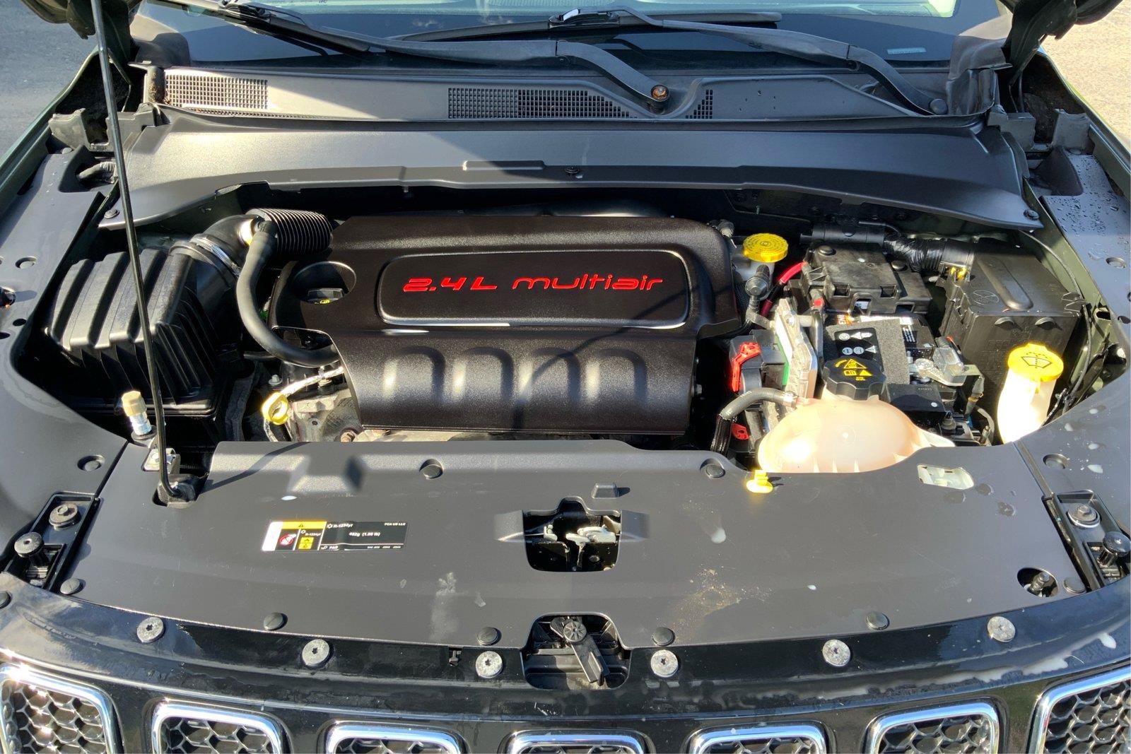 Used 2018 Jeep Compass Latitude w/ Cold Weather Group AWD/4WD image 23