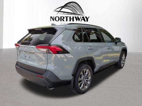 Used 2019 Toyota RAV4 XLE Premium w/ Cold Weather Package AWD/4WD image 3