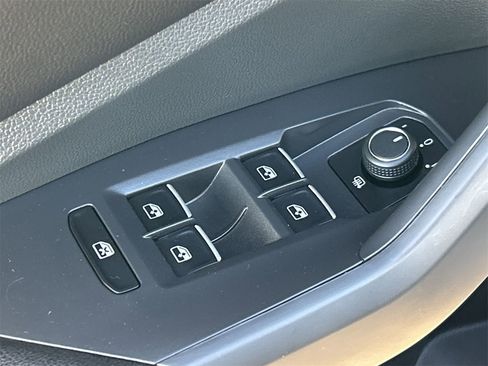 Certified 2025 Volkswagen Jetta S image 17