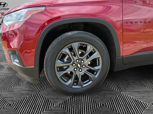 Used 2021 Chevrolet Traverse RS w/ LPO, Floor Liner Package FWD image 14