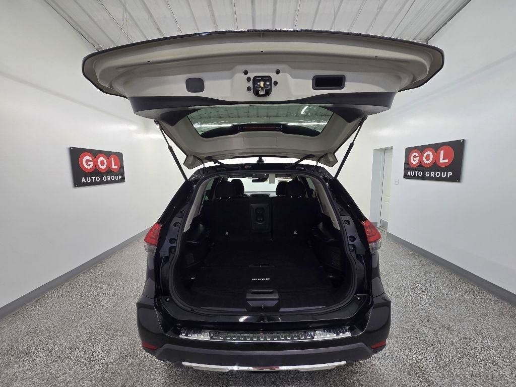 Used 2020 Nissan Rogue S FWD image 17
