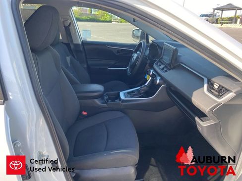 Certified 2019 Toyota RAV4 LE w/ Carpet Mat Package FWD image 11