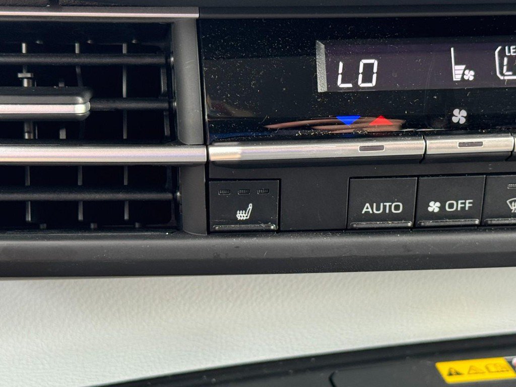 Used 2025 Toyota Sienna XLE FWD image 34
