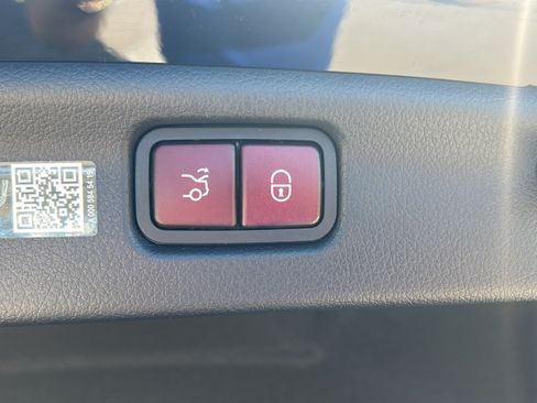 Used 2025 Mercedes-Benz C 300 Sedan image 27