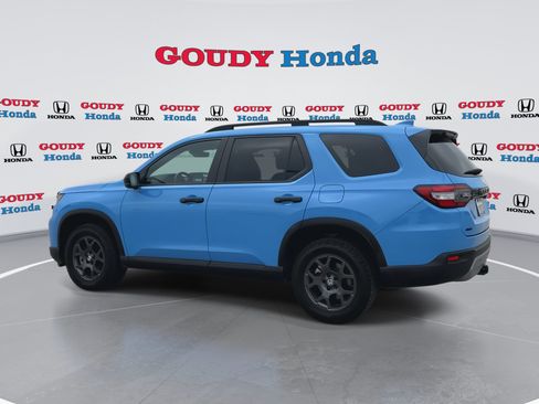 Certified 2023 Honda Pilot TrailSport image 6