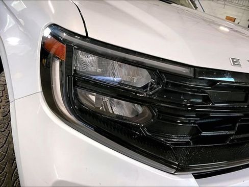 Used 2025 Ford Expedition Active AWD/4WD image 32
