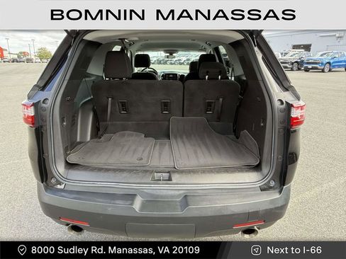 Used 2021 Chevrolet Traverse LT image 11
