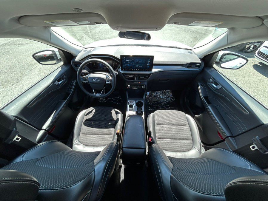 Used 2023 Ford Escape SE FWD image 12
