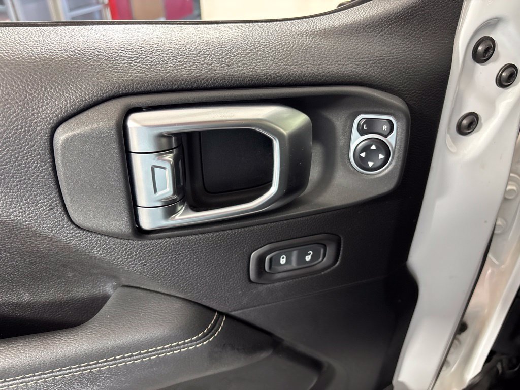 Used 2019 Jeep Wrangler Unlimited Sahara AWD/4WD image 24