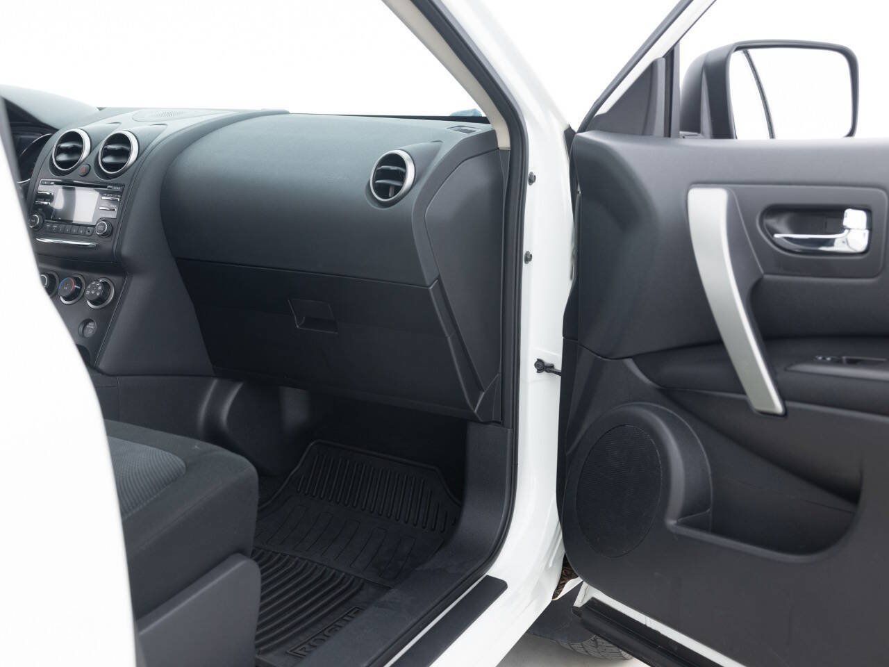 Used 2013 Nissan Rogue S w/ Special Edition Pkg AWD/4WD image 28