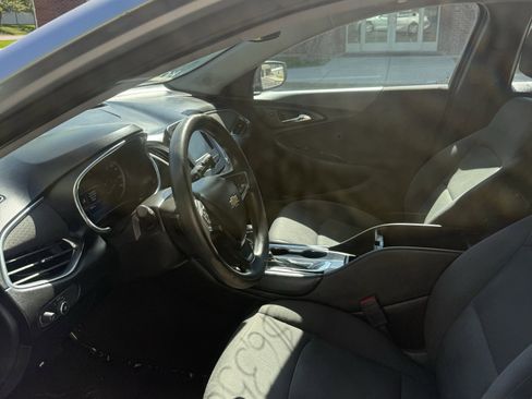 Used 2017 Chevrolet Malibu LT FWD image 7