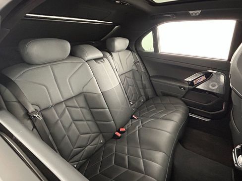Used 2023 BMW 760i xDrive AWD/4WD image 41