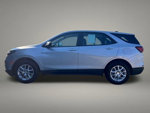 Used 2022 Chevrolet Equinox LS AWD/4WD image 2