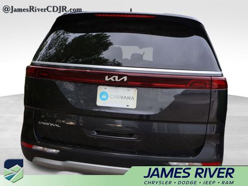 Used 2023 Kia Carnival LX image 12