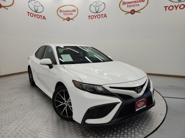 Certified 2022 Toyota Camry SE FWD image 1