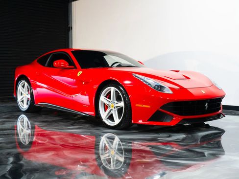 Used 2013 Ferrari F12 Berlinetta image 4