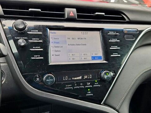 Used 2018 Toyota Camry XSE FWD image 17