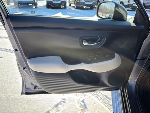 Used 2024 Honda HR-V LX image 11