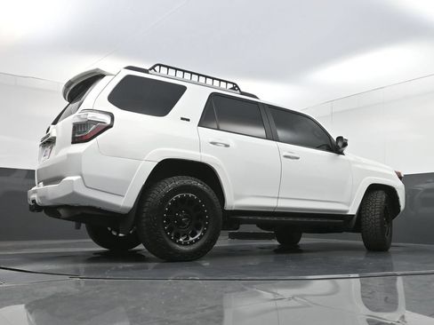Used 2022 Toyota 4Runner SR5 Premium w/ Moonroof Package RWD image 29
