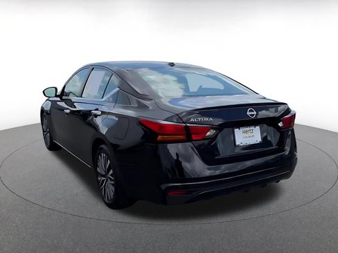 Used 2025 Nissan Altima 2.5 SV FWD image 11