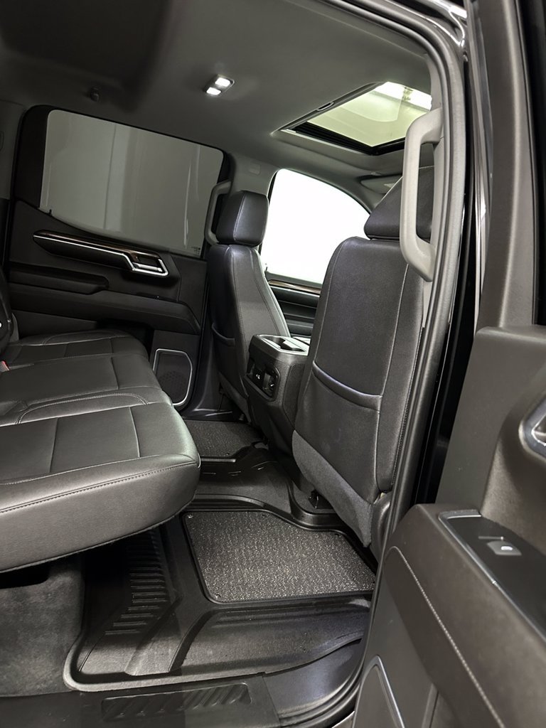 Used 2023 Chevrolet Silverado 1500 RST w/ Redline Edition AWD/4WD image 37