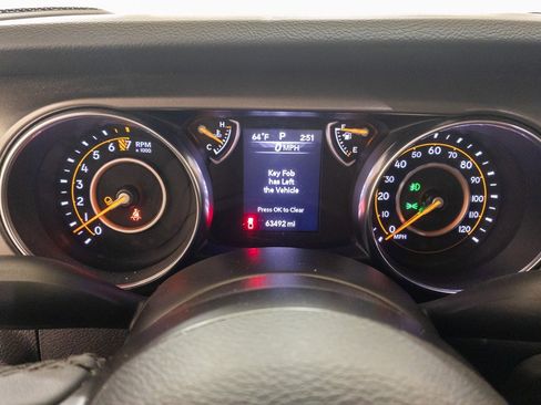 Used 2023 Jeep Gladiator Sport image 15