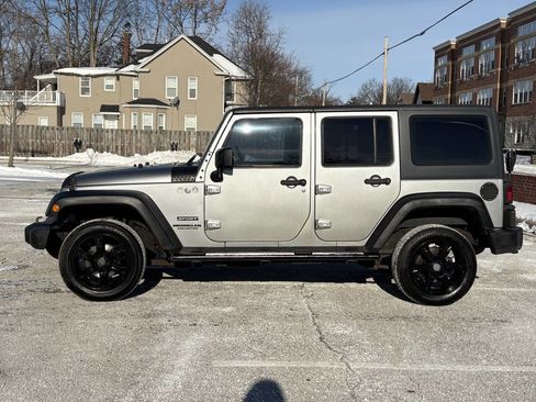 Used 2015 Jeep Wrangler Unlimited Sport w/ Mopar Black Appearance Group image 15