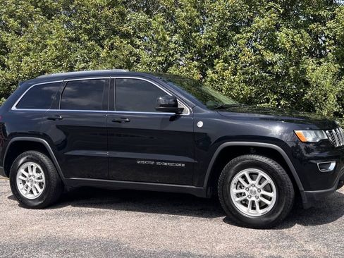 Used 2020 Jeep Grand Cherokee Laredo AWD/4WD image 10