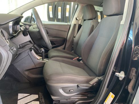 Used 2019 Chevrolet Trax LS w/ Tint and Cruise Package image 19