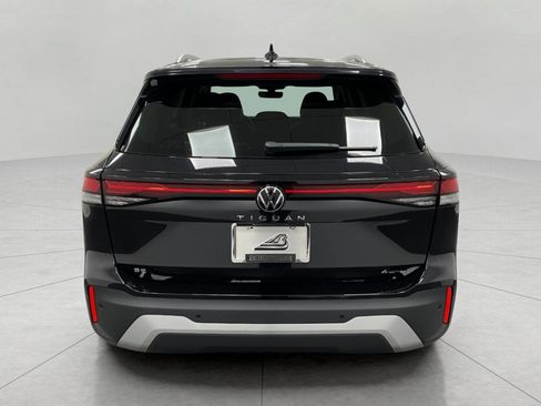 New 2025 Volkswagen Tiguan SE image 4
