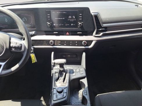 Used 2025 Kia Sportage LX image 11