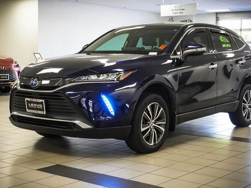 Used 2022 Toyota Venza LE AWD/4WD image 3