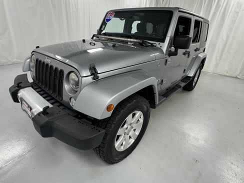Used 2018 Jeep Wrangler Unlimited Sahara w/ Connectivity Group AWD/4WD image 7