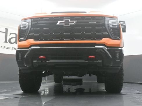 Used 2025 Chevrolet Silverado 2500 ZR2 w/ Technology Package AWD/4WD image 34